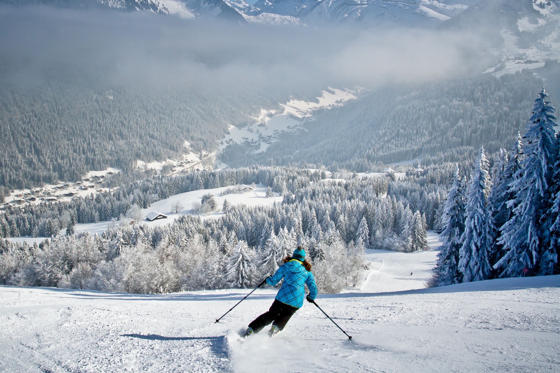 skiër in de sneeuw